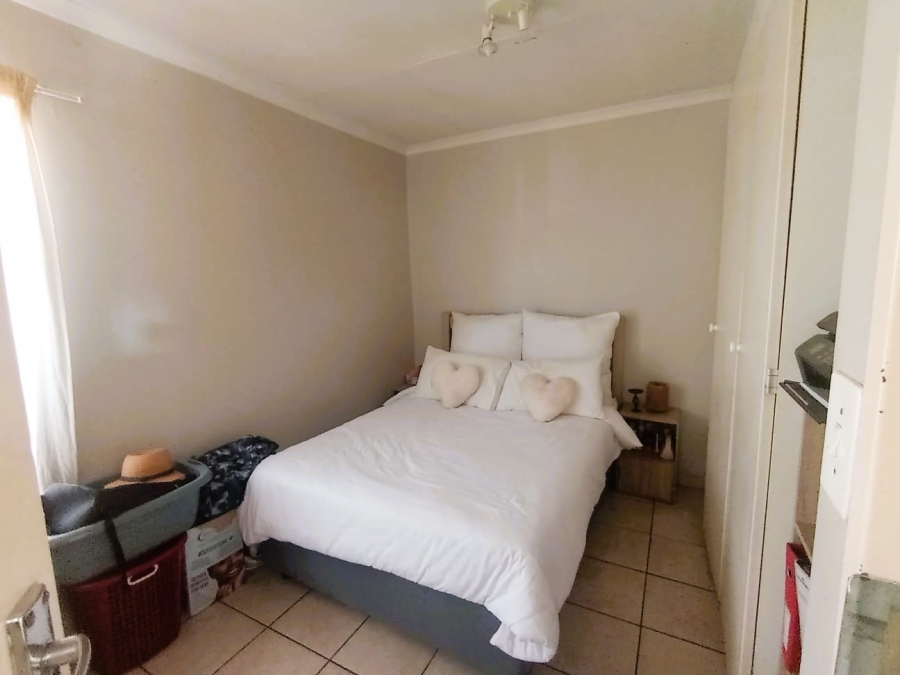 To Let 2 Bedroom Property for Rent in Die Hoewes Gauteng