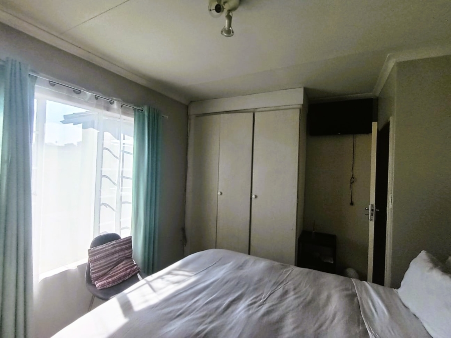 To Let 2 Bedroom Property for Rent in Die Hoewes Gauteng
