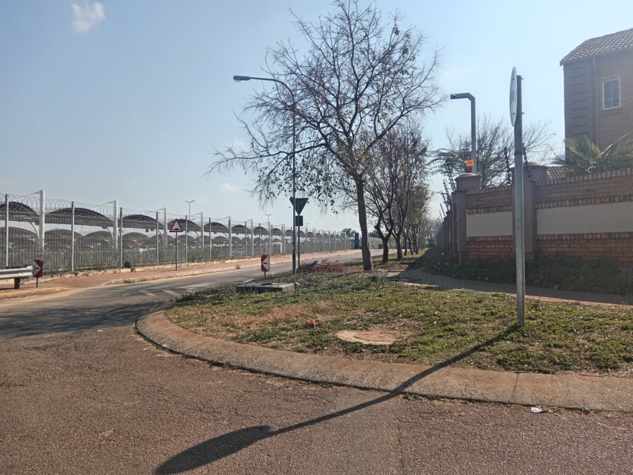 To Let 2 Bedroom Property for Rent in Die Hoewes Gauteng