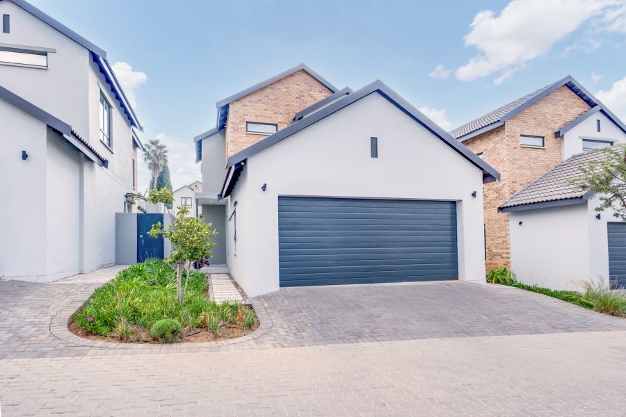 3 Bedroom Property for Sale in Broadacres Gauteng