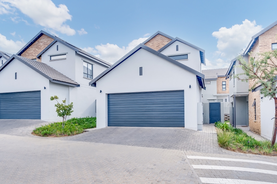 3 Bedroom Property for Sale in Broadacres Gauteng