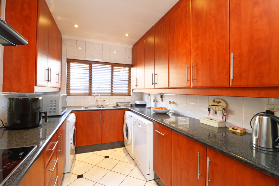 3 Bedroom Property for Sale in Waverley Gauteng