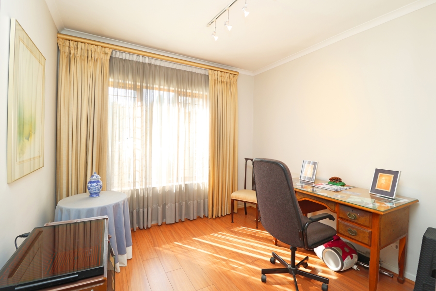 3 Bedroom Property for Sale in Waverley Gauteng