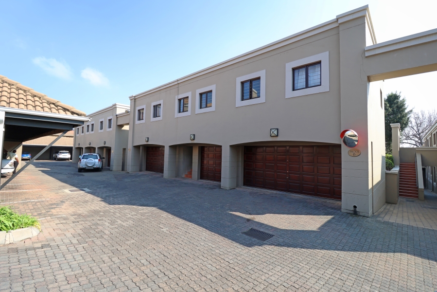 3 Bedroom Property for Sale in Waverley Gauteng