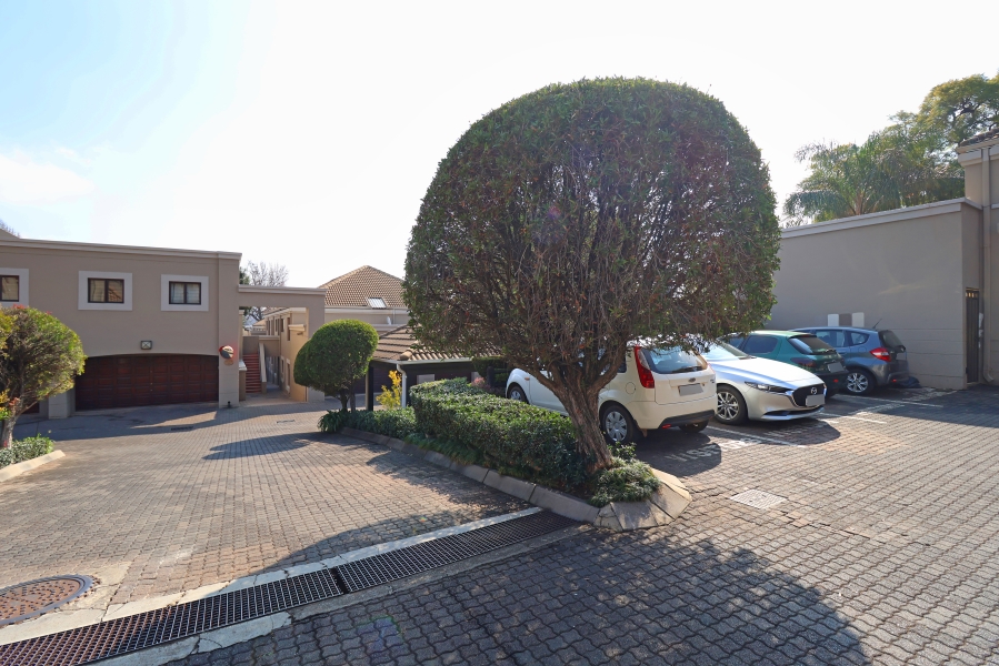 3 Bedroom Property for Sale in Waverley Gauteng