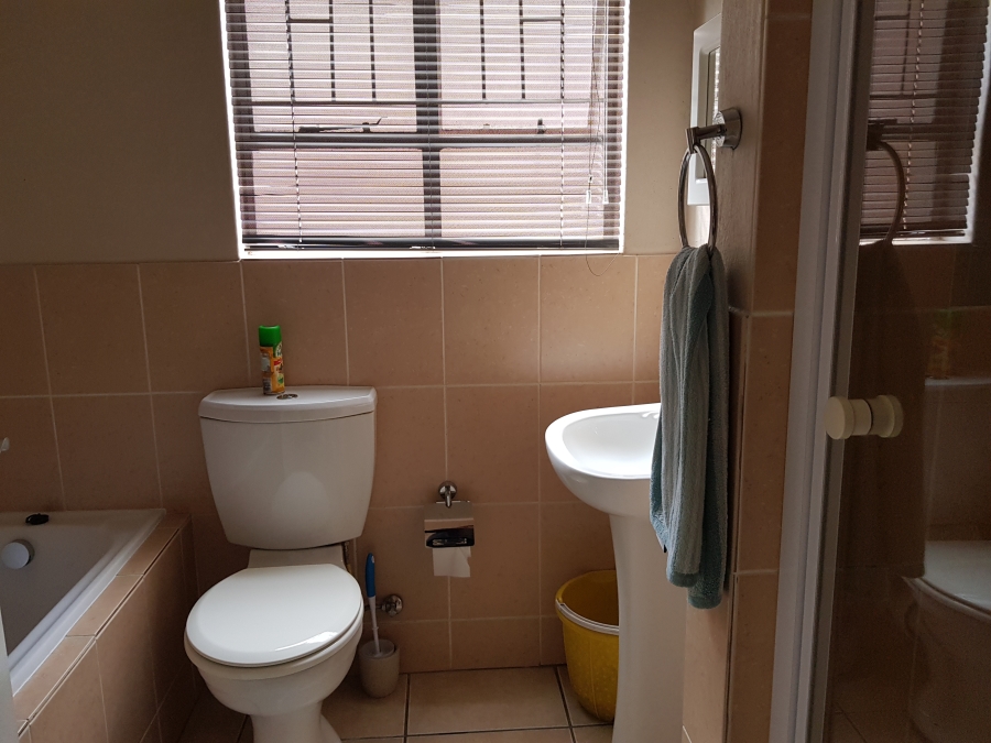 To Let 2 Bedroom Property for Rent in Ormonde View Gauteng