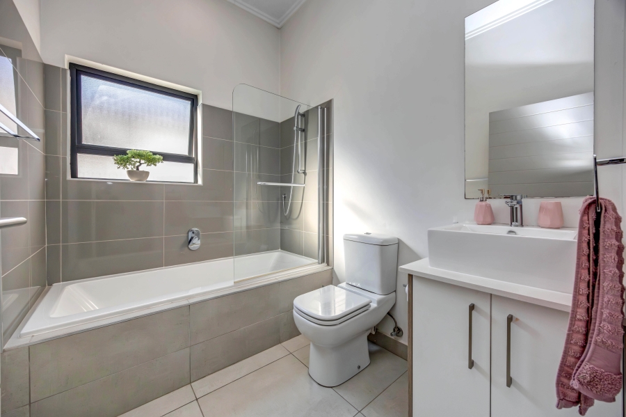2 Bedroom Property for Sale in Broadacres Gauteng