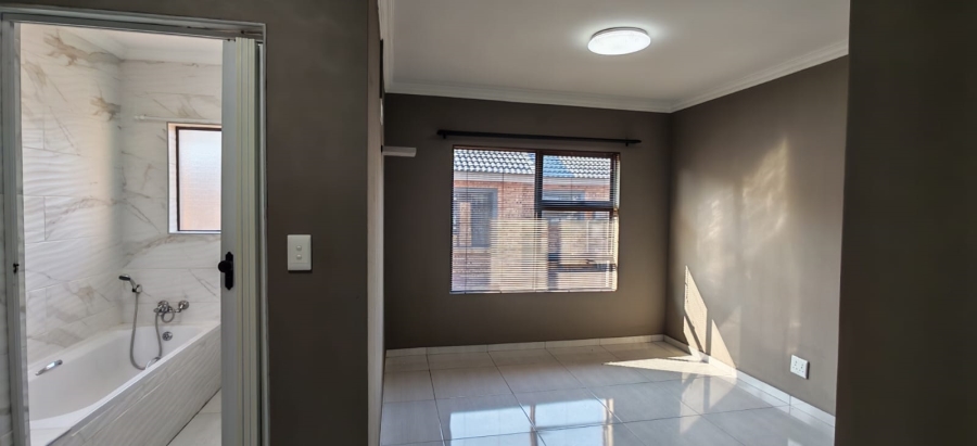 3 Bedroom Property for Sale in Brackenhurst Gauteng