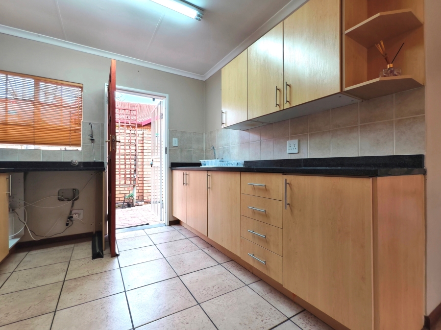 2 Bedroom Property for Sale in The Reeds Gauteng
