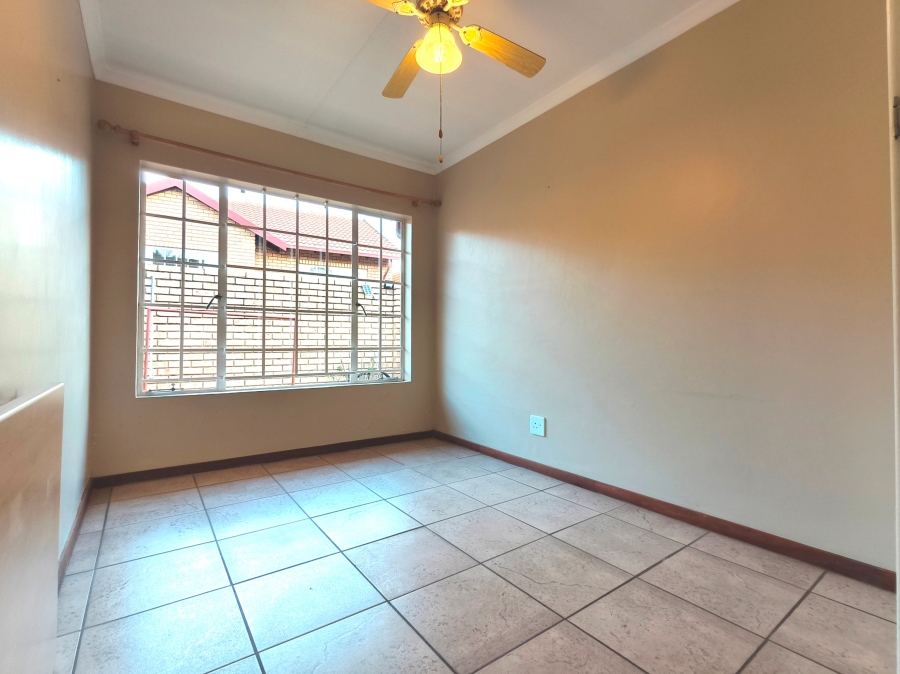 2 Bedroom Property for Sale in The Reeds Gauteng