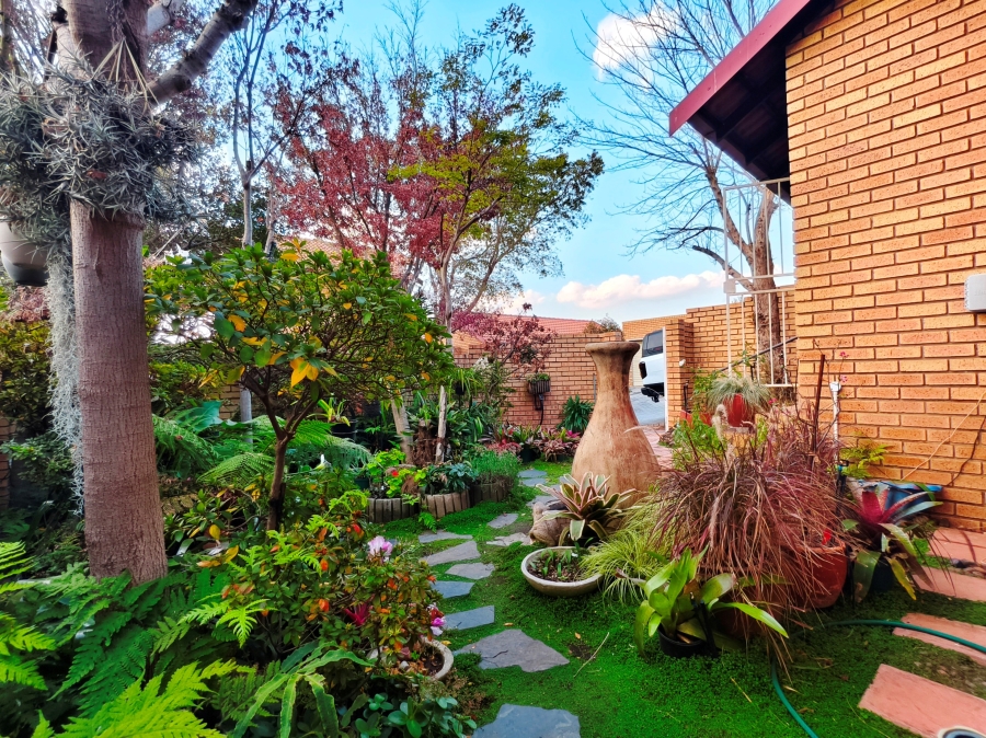 2 Bedroom Property for Sale in The Reeds Gauteng