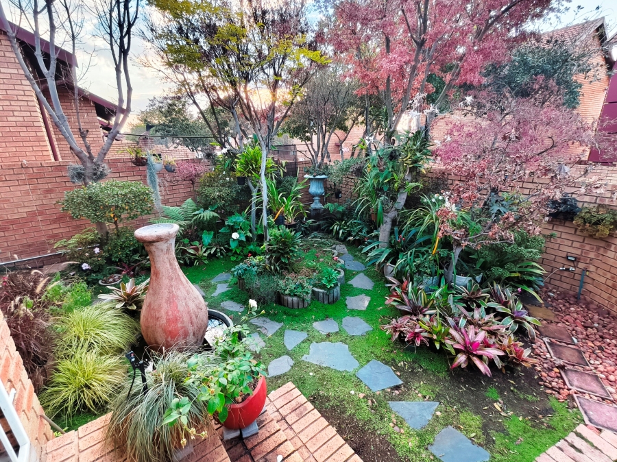 2 Bedroom Property for Sale in The Reeds Gauteng