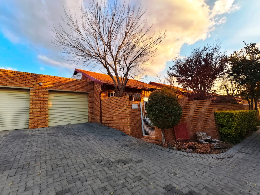 2 Bedroom Property for Sale in The Reeds Gauteng