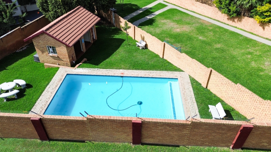2 Bedroom Property for Sale in The Reeds Gauteng