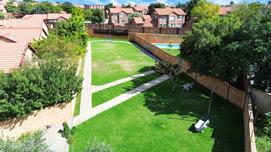 2 Bedroom Property for Sale in The Reeds Gauteng