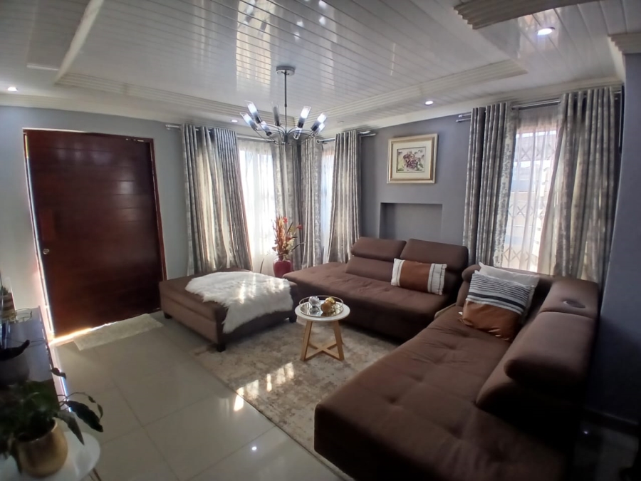 5 Bedroom Property for Sale in Mamelodi East Gauteng