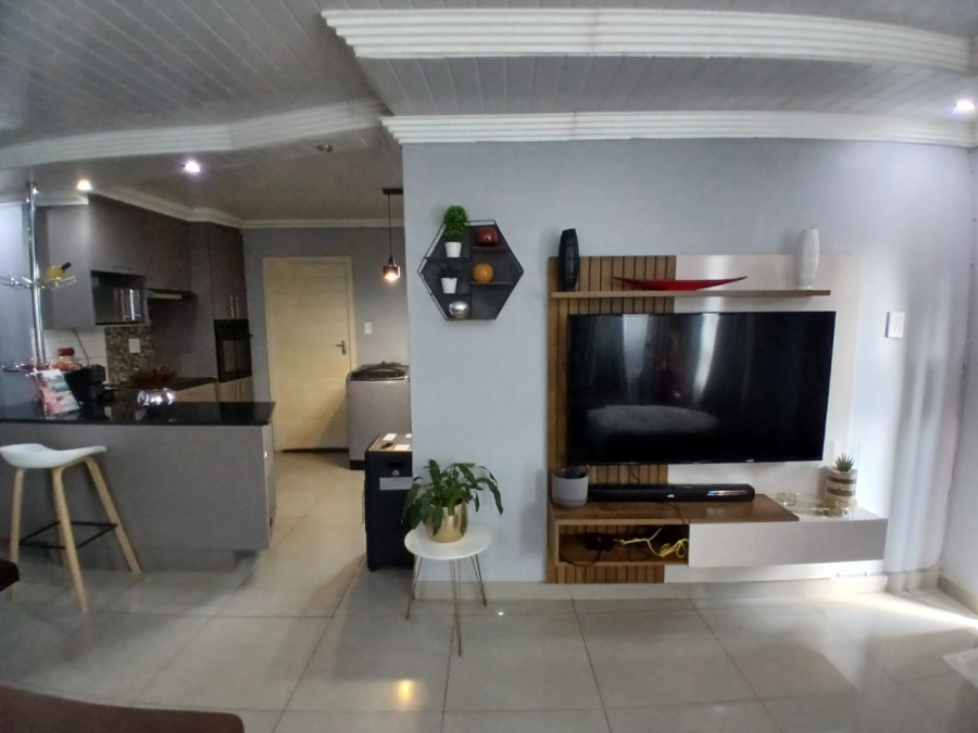 5 Bedroom Property for Sale in Mamelodi East Gauteng