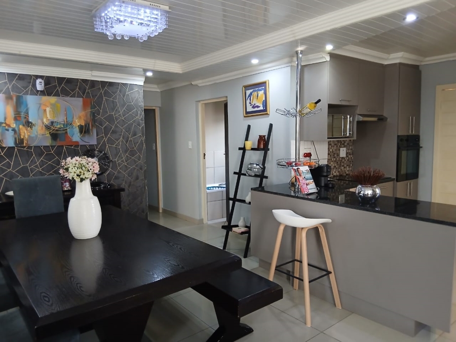 5 Bedroom Property for Sale in Mamelodi East Gauteng