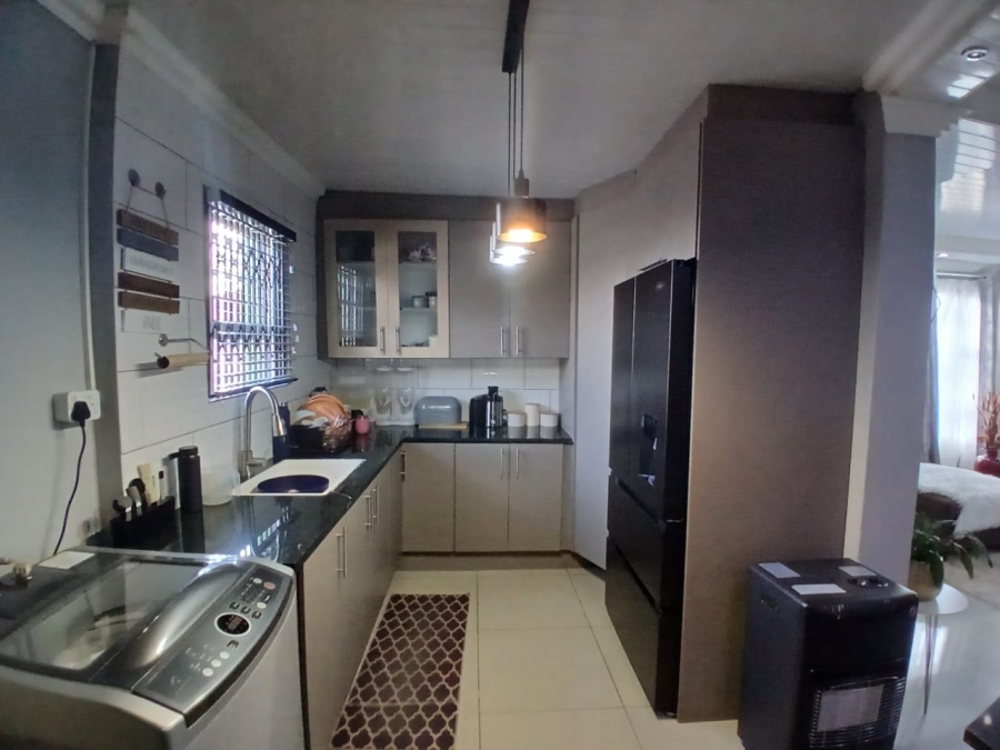 5 Bedroom Property for Sale in Mamelodi East Gauteng