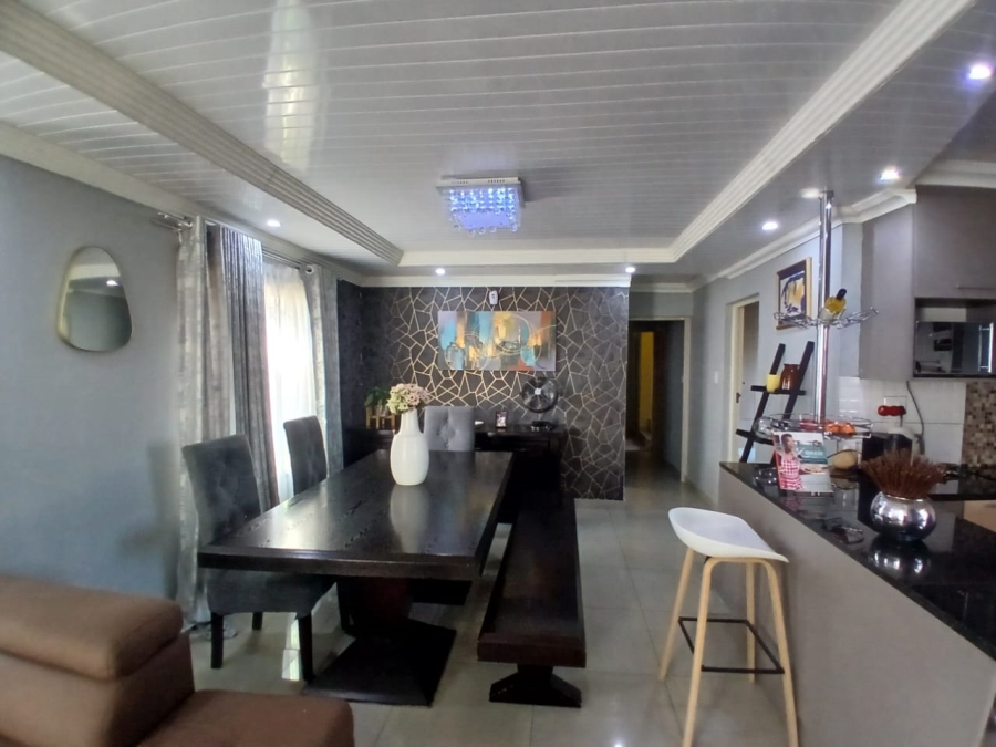 5 Bedroom Property for Sale in Mamelodi East Gauteng