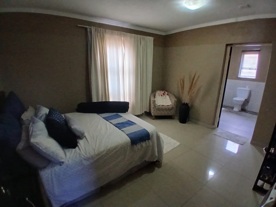 5 Bedroom Property for Sale in Mamelodi East Gauteng