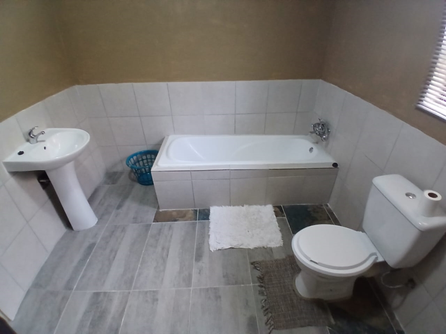 5 Bedroom Property for Sale in Mamelodi East Gauteng