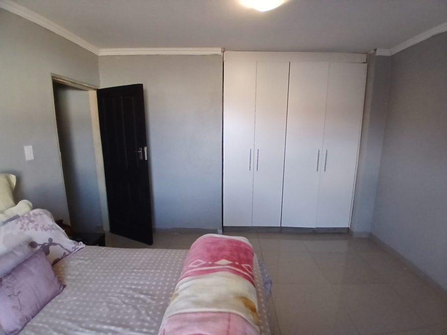 5 Bedroom Property for Sale in Mamelodi East Gauteng