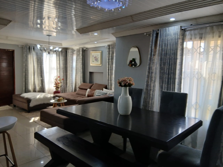 5 Bedroom Property for Sale in Mamelodi East Gauteng