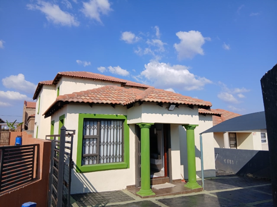 5 Bedroom Property for Sale in Mamelodi East Gauteng