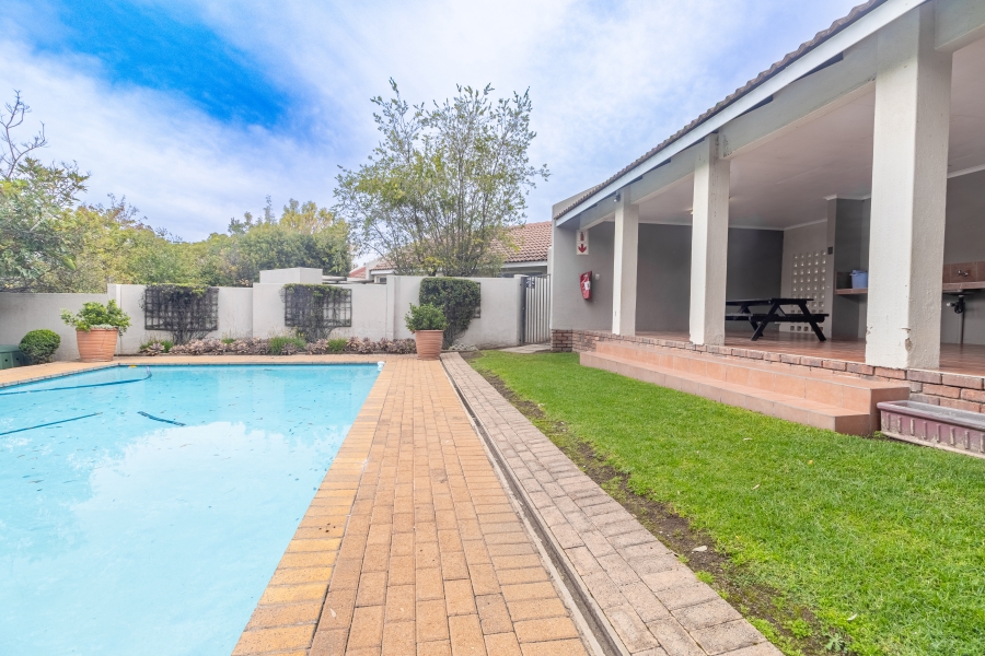 2 Bedroom Property for Sale in Magaliessig Gauteng