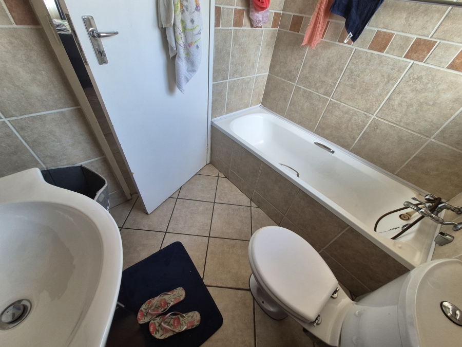To Let 2 Bedroom Property for Rent in Country View Gauteng
