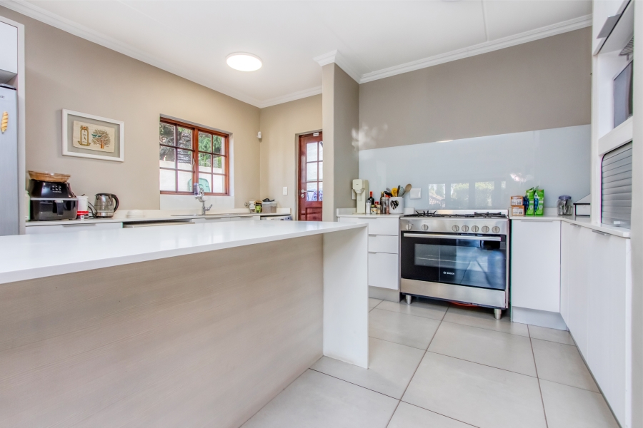 To Let 3 Bedroom Property for Rent in Beverley Gauteng