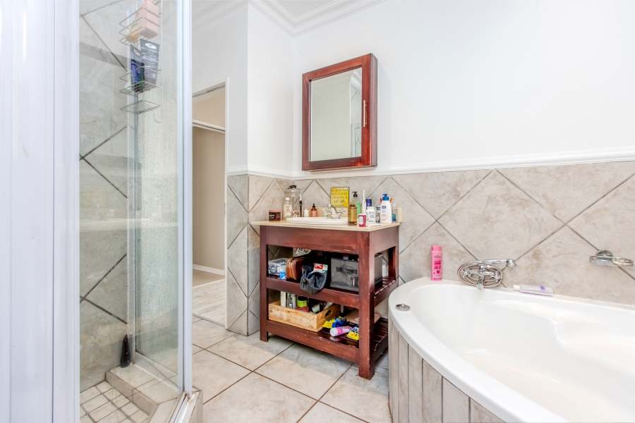 To Let 3 Bedroom Property for Rent in Beverley Gauteng
