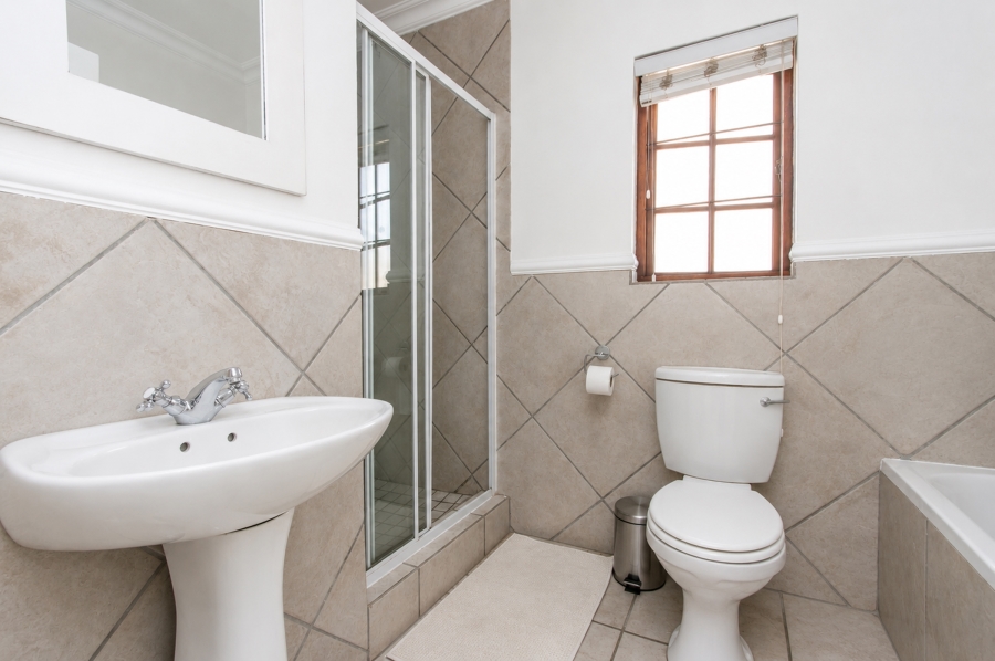 To Let 3 Bedroom Property for Rent in Beverley Gauteng