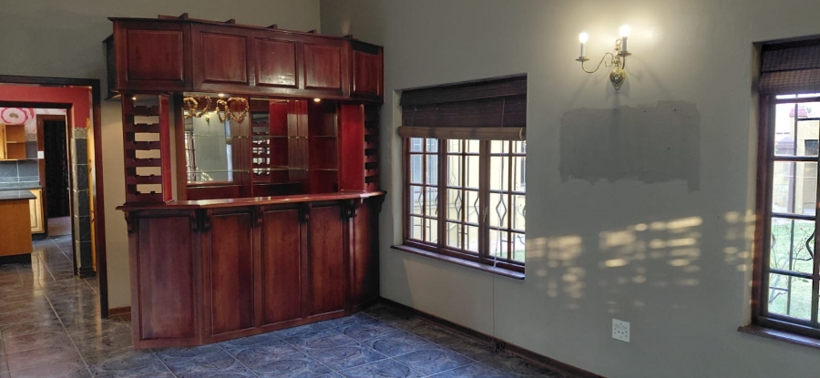 6 Bedroom Property for Sale in Northmead Gauteng
