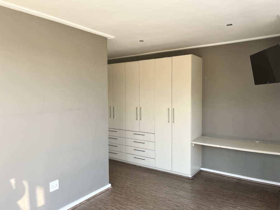 To Let 3 Bedroom Property for Rent in Bedford Gardens Gauteng