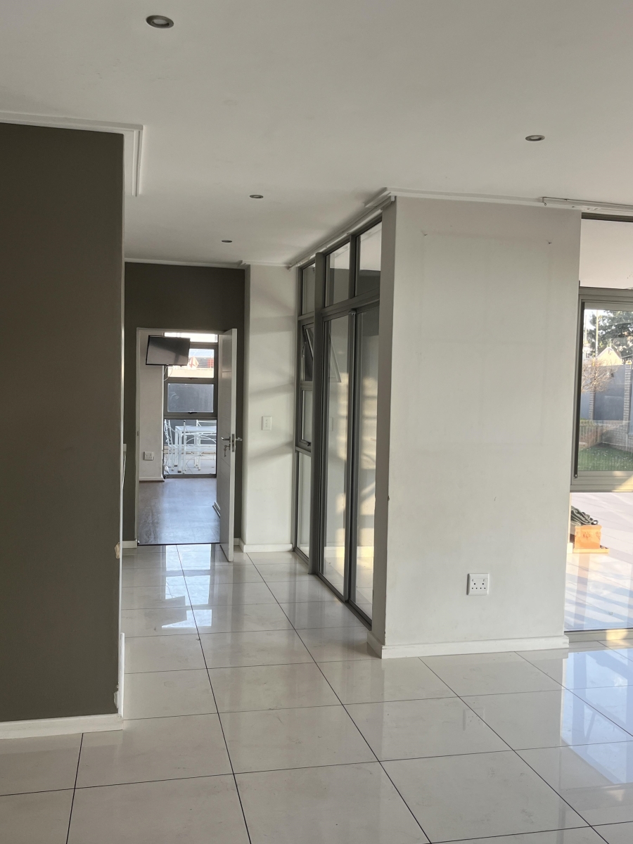 To Let 3 Bedroom Property for Rent in Bedford Gardens Gauteng