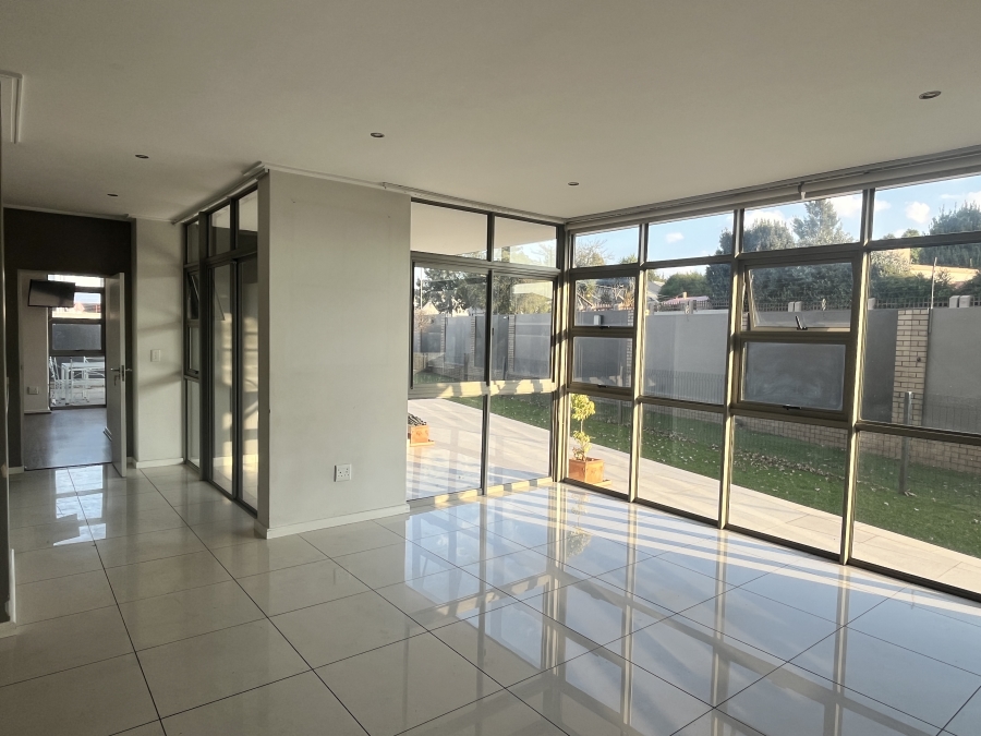 To Let 3 Bedroom Property for Rent in Bedford Gardens Gauteng
