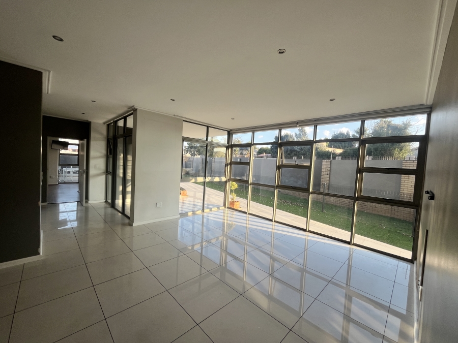 To Let 3 Bedroom Property for Rent in Bedford Gardens Gauteng