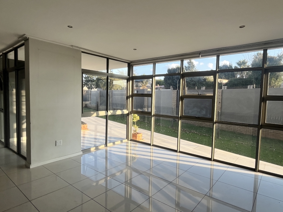 To Let 3 Bedroom Property for Rent in Bedford Gardens Gauteng