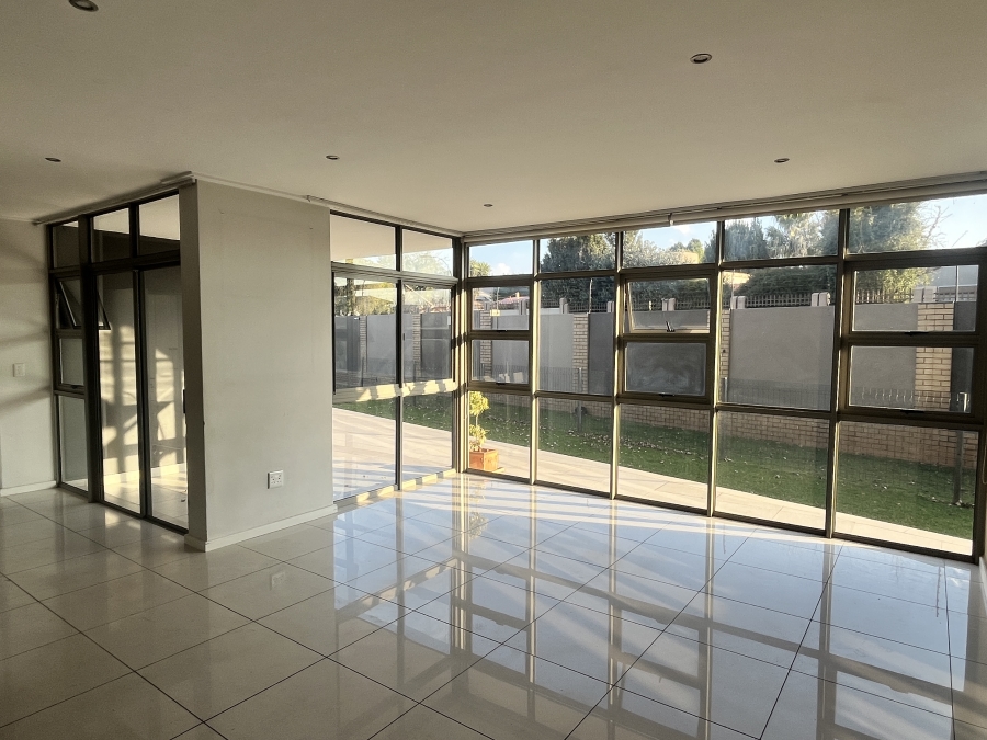 To Let 3 Bedroom Property for Rent in Bedford Gardens Gauteng