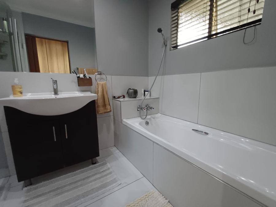 4 Bedroom Property for Sale in Vanderbijlpark SW 5 Gauteng