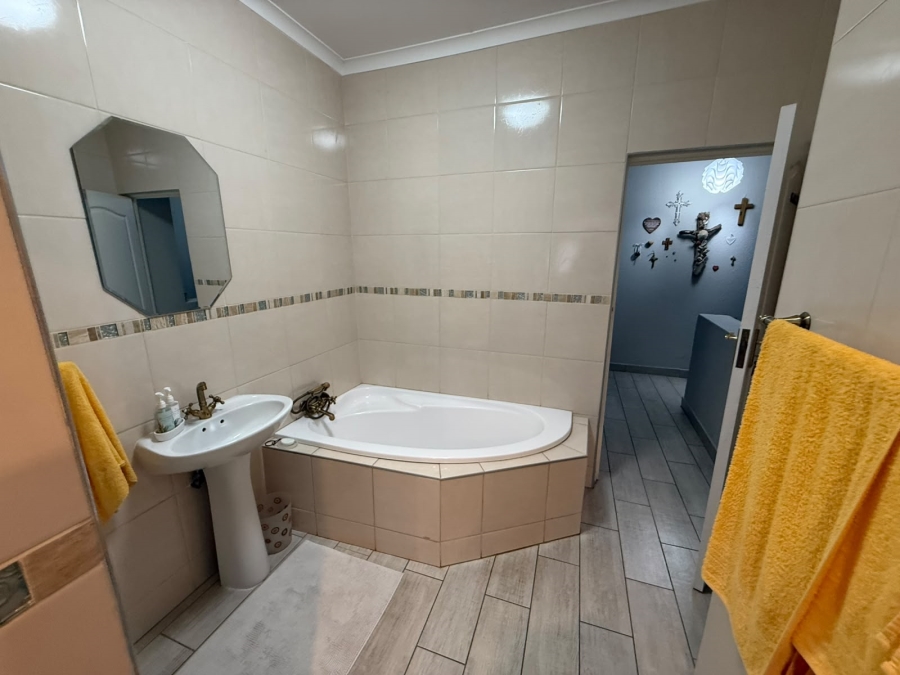 3 Bedroom Property for Sale in Vanderbijlpark SE 2 Gauteng