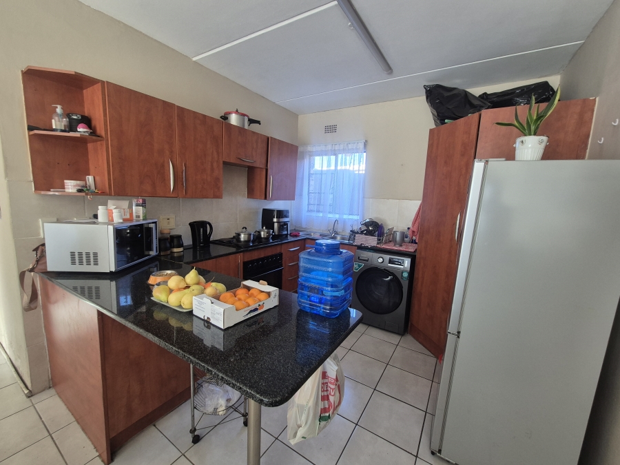 To Let 2 Bedroom Property for Rent in Sonneveld Gauteng