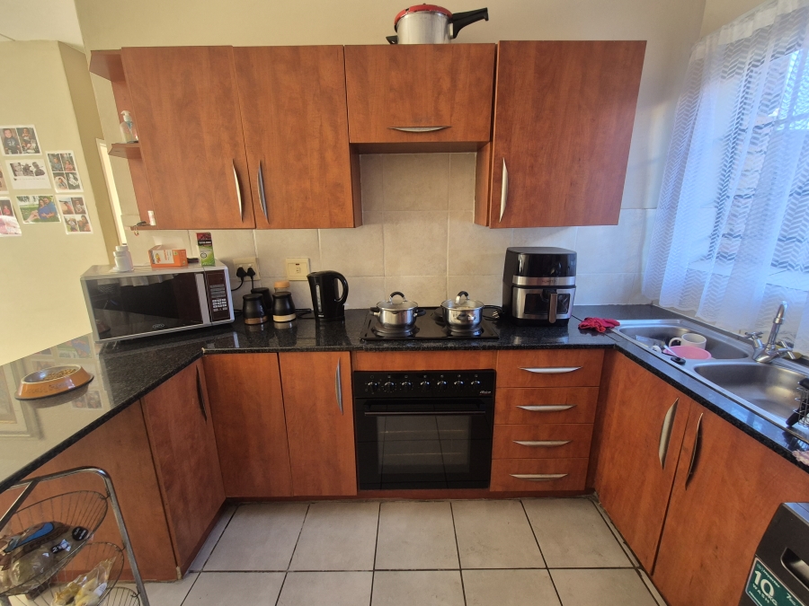 To Let 2 Bedroom Property for Rent in Sonneveld Gauteng