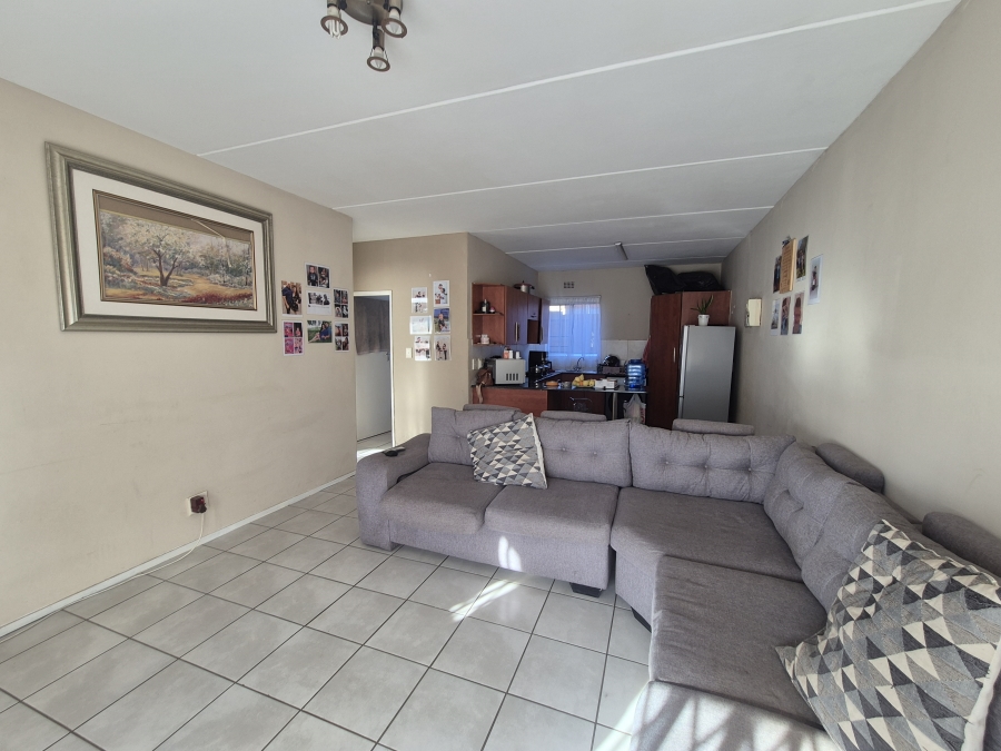 To Let 2 Bedroom Property for Rent in Sonneveld Gauteng