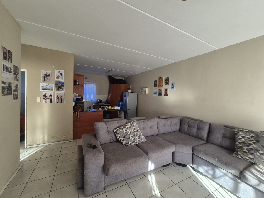 To Let 2 Bedroom Property for Rent in Sonneveld Gauteng