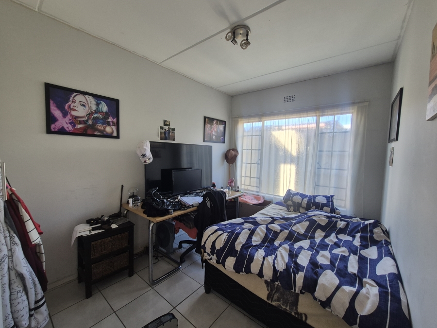 To Let 2 Bedroom Property for Rent in Sonneveld Gauteng