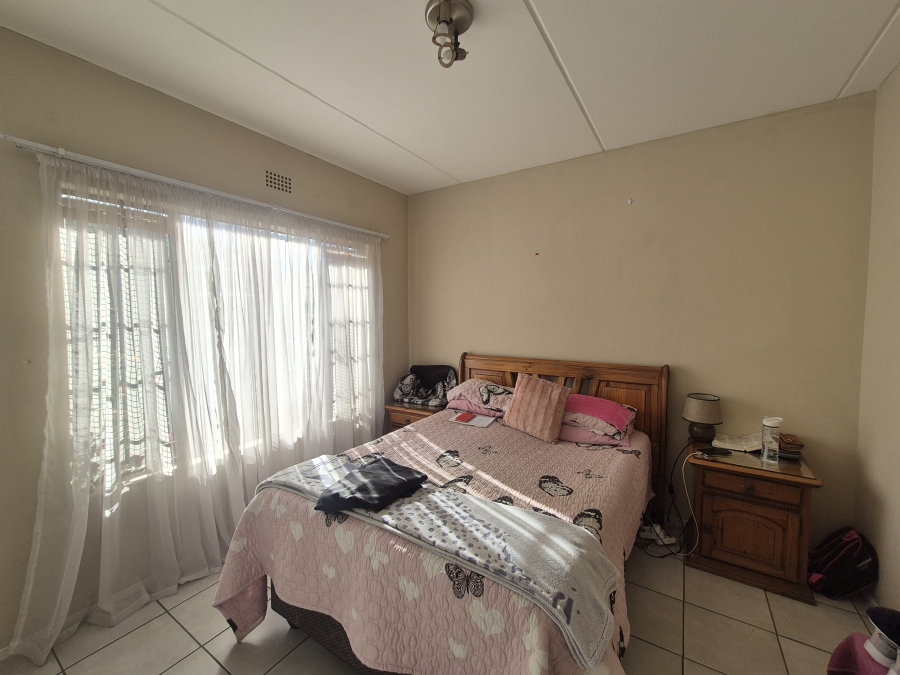To Let 2 Bedroom Property for Rent in Sonneveld Gauteng