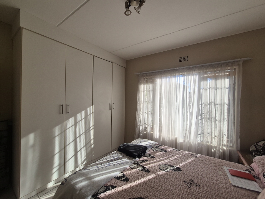 To Let 2 Bedroom Property for Rent in Sonneveld Gauteng